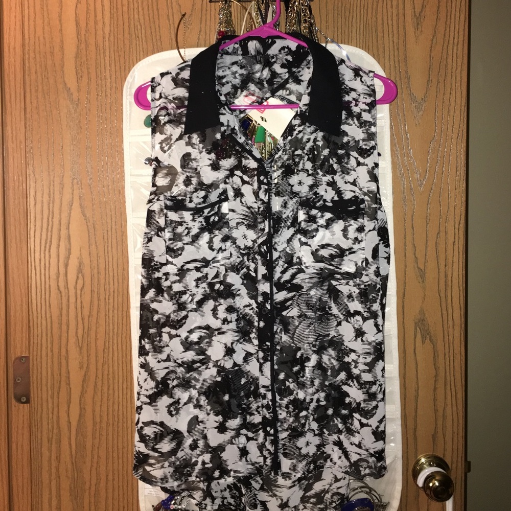Maurice's sleeveless top