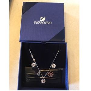 Swarovski Snowflake Necklace and Earring Set