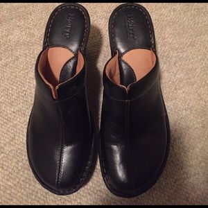 Born black clogs