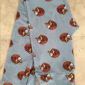 Lularoe OS sleeping fox leggings