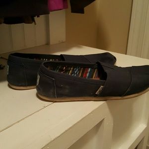 Navy toms