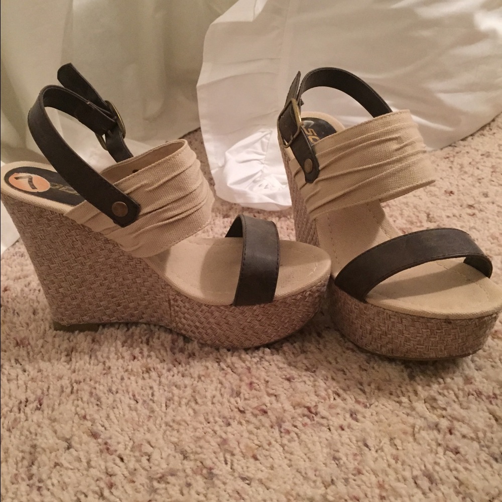 Sold 🚫🚫Soda brand platform wedges/espadrilles