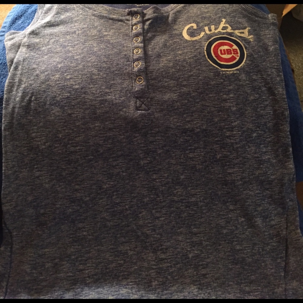 Chicago Cubs stretchy tank. Snaps down middle