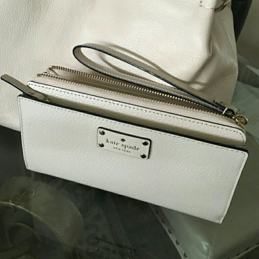 🌟KATE♠SPADE  wellesley pebble leather wristle🌟