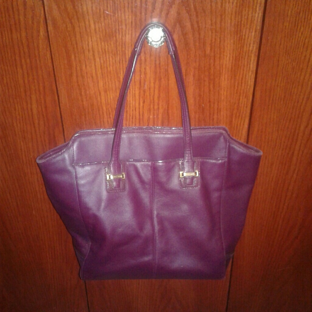 Coach w/ checkbook, wallet & keychain