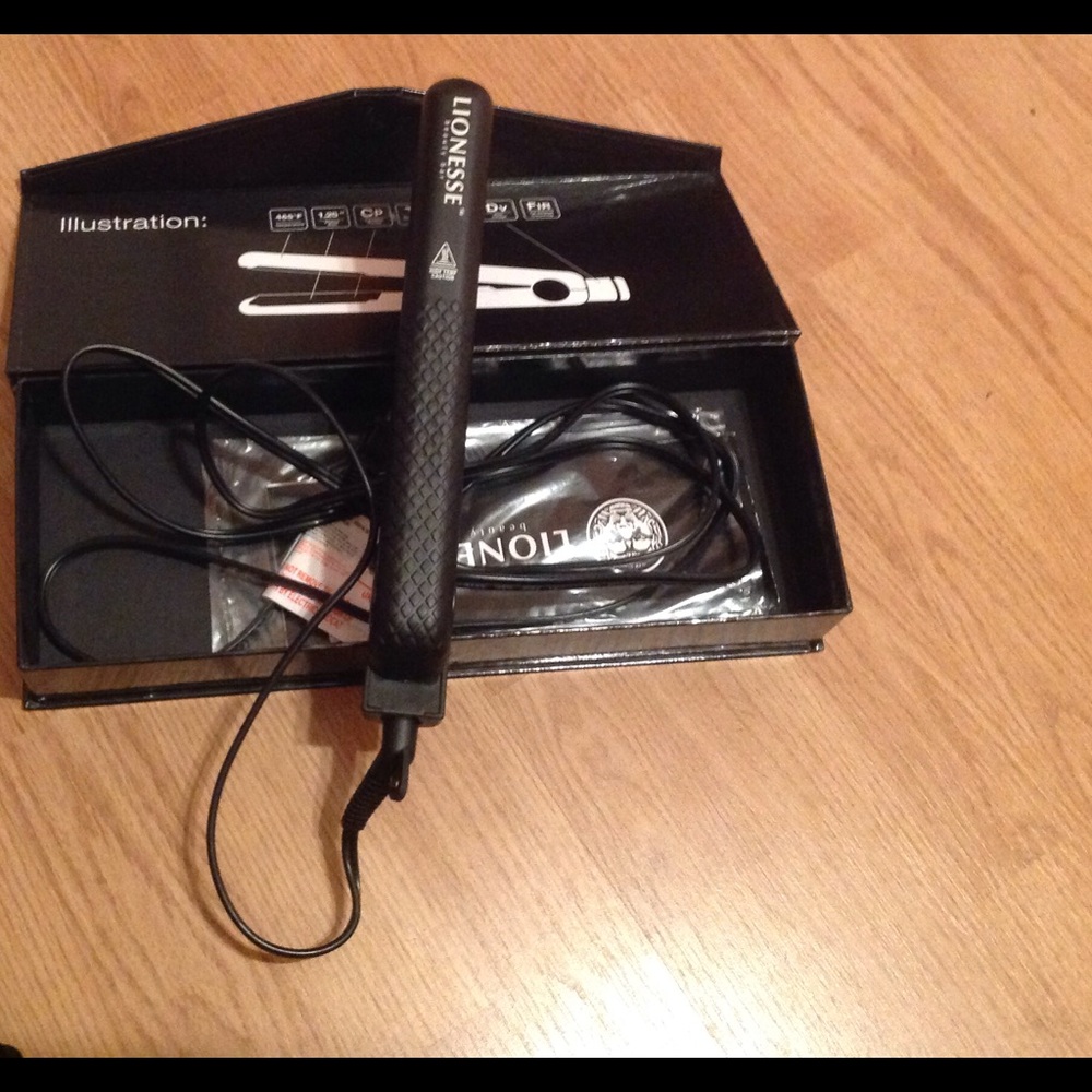 Lionesse straightener