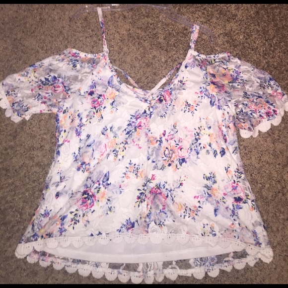 Off-the-shoulder blouse with adjustable straps. - Picture 2 of 2