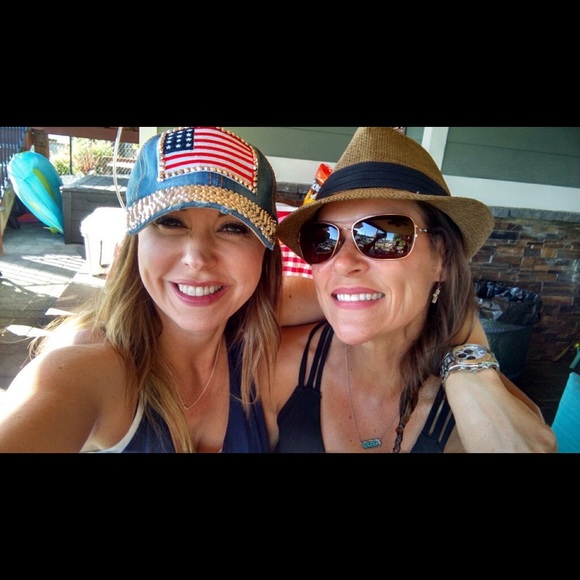 Meet your Posher, Christine. - Picture 2 of 5