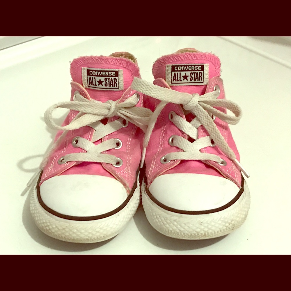 Girl's size 10 converse