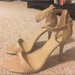 Tan patent leather open toe heel/pump hardly worn