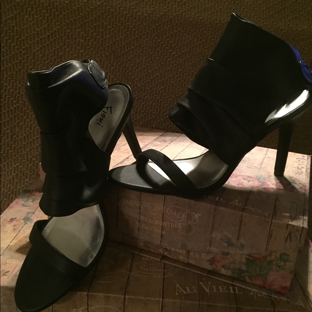 Fiomi Black Tie Back Heel