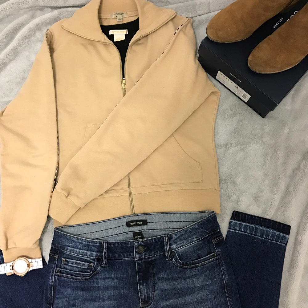 Authentic Gently used Burberry Zip up sweater!