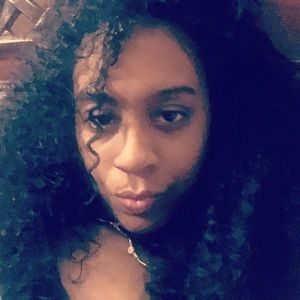 Meet your Posher, Crystal