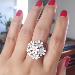 🌸Floral designed metal ring. 🌸