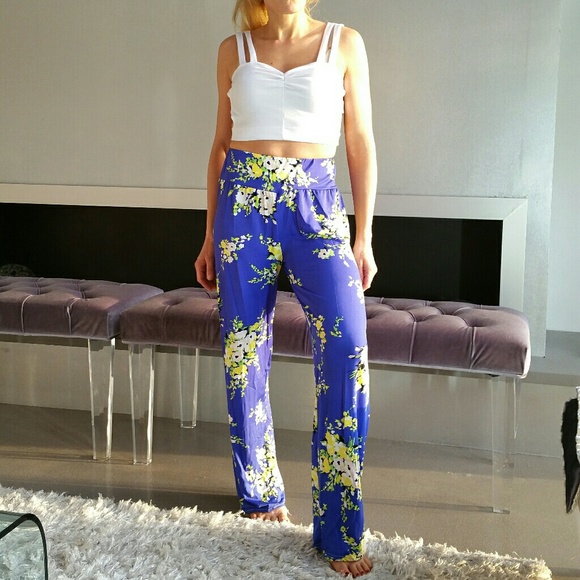 LAST 1🌻SASSY FLORAL PANTS NWOT🌻 - Picture 2 of 4