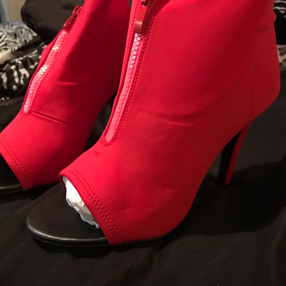 Cute peep toe booties. New. Size 9w