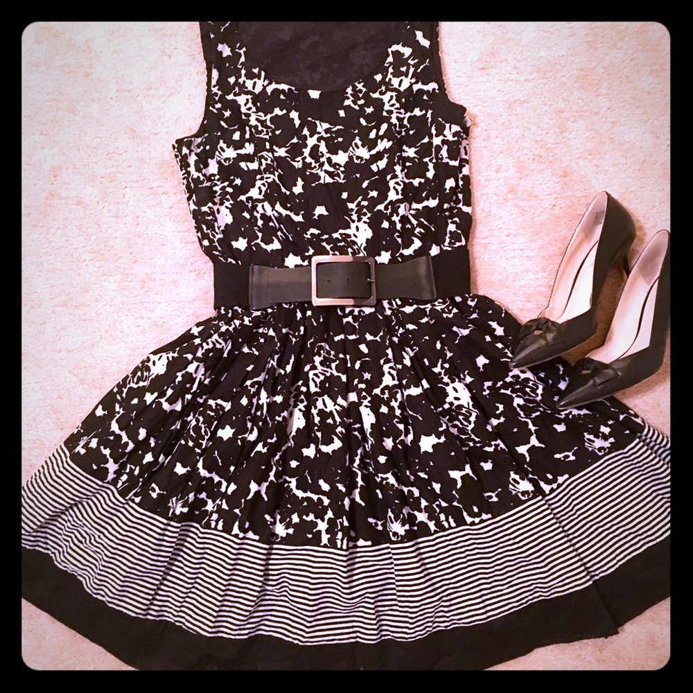 Beautiful black and white sleeveless dress