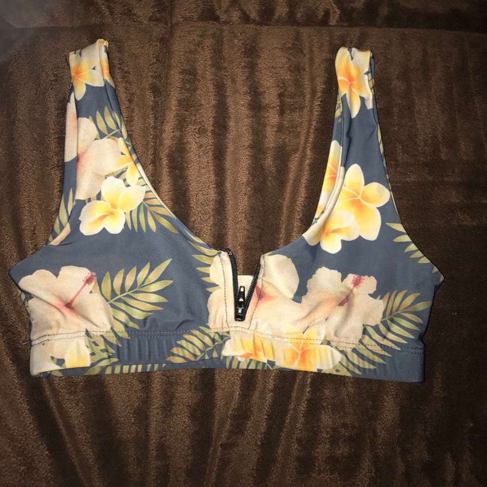 Stone fox top never worn size small