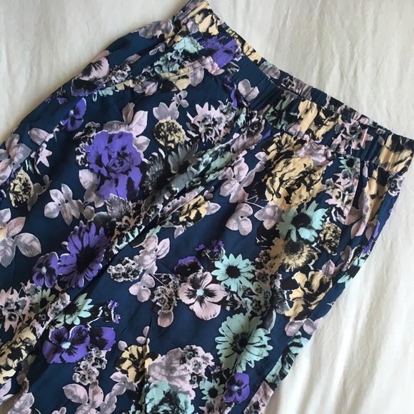 Floral Printed Pants with Elastic Waist - Picture 2 of 3