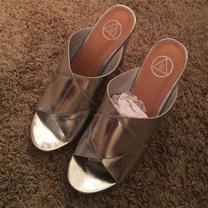 👡Brand New👡 Missguided Metallic Silver Mules
