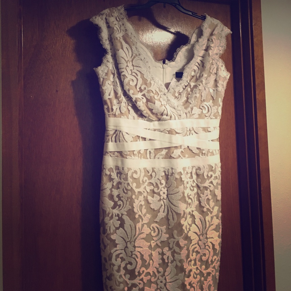 Brand new Tadashi Shoji dress