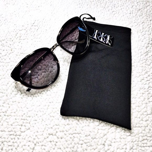 💕HP💕 Cat Eye Sunnies  Black/Silver Frames - Picture 3 of 5