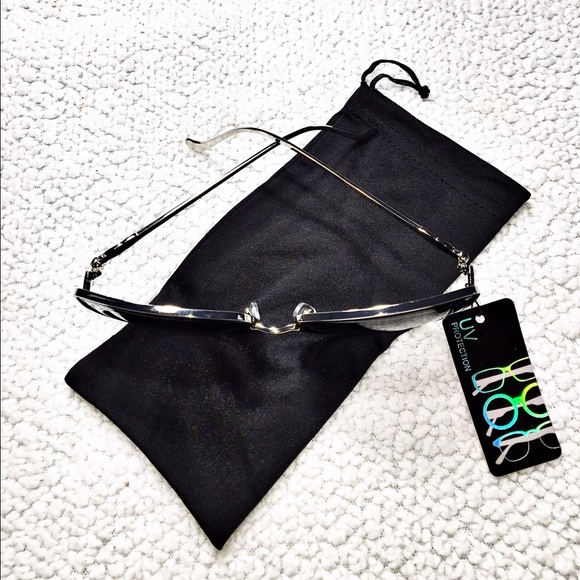 💕HP💕 Cat Eye Sunnies  Black/Silver Frames - Picture 4 of 5