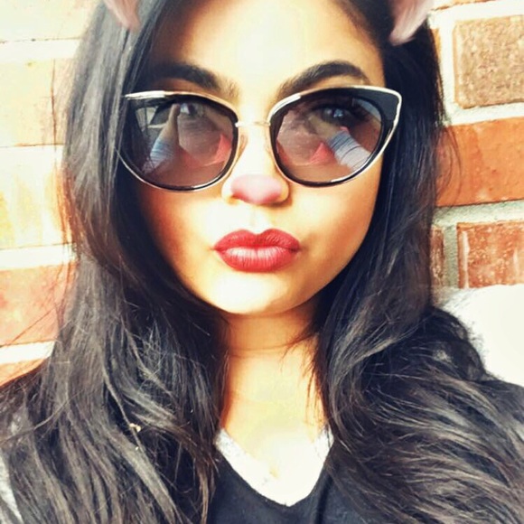 💕HP💕 Cat Eye Sunnies  Black/Silver Frames - Picture 5 of 5