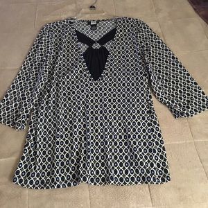 Geometric peep hole top