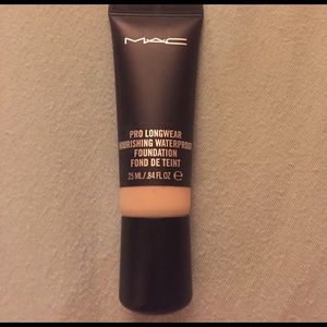 NEW Mac Pro Longwear Waterproof Foundation NC15