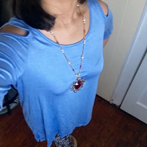 ‼️SALE onlyMED left!🎀Cold Shoulder Hi-Lo Tunic🌟 - Picture 3 of 5