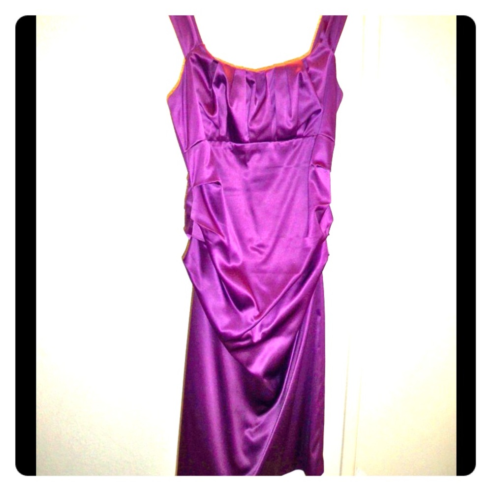 Berry/grape colored body con midi Satin Dress