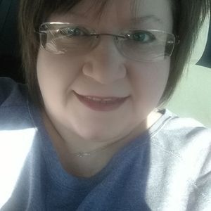 Meet your Posher, Dena