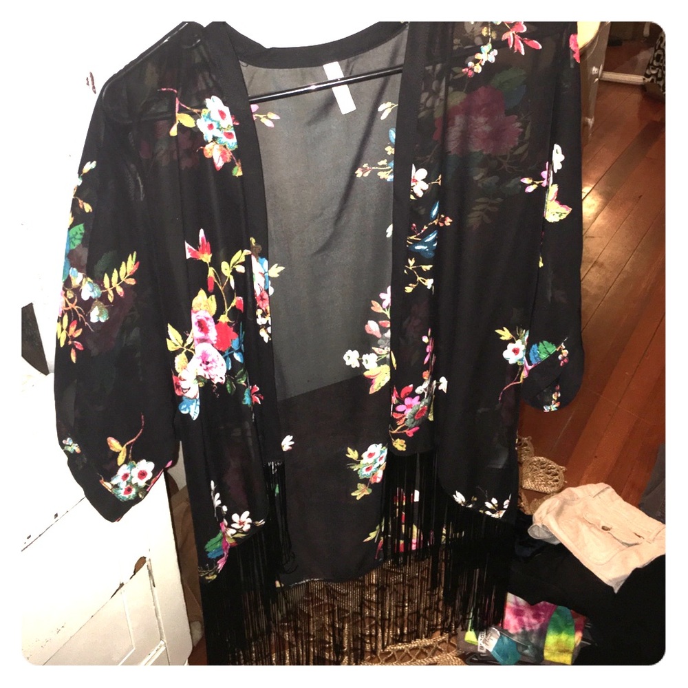 Xhilaration Fringe Kimono XS
