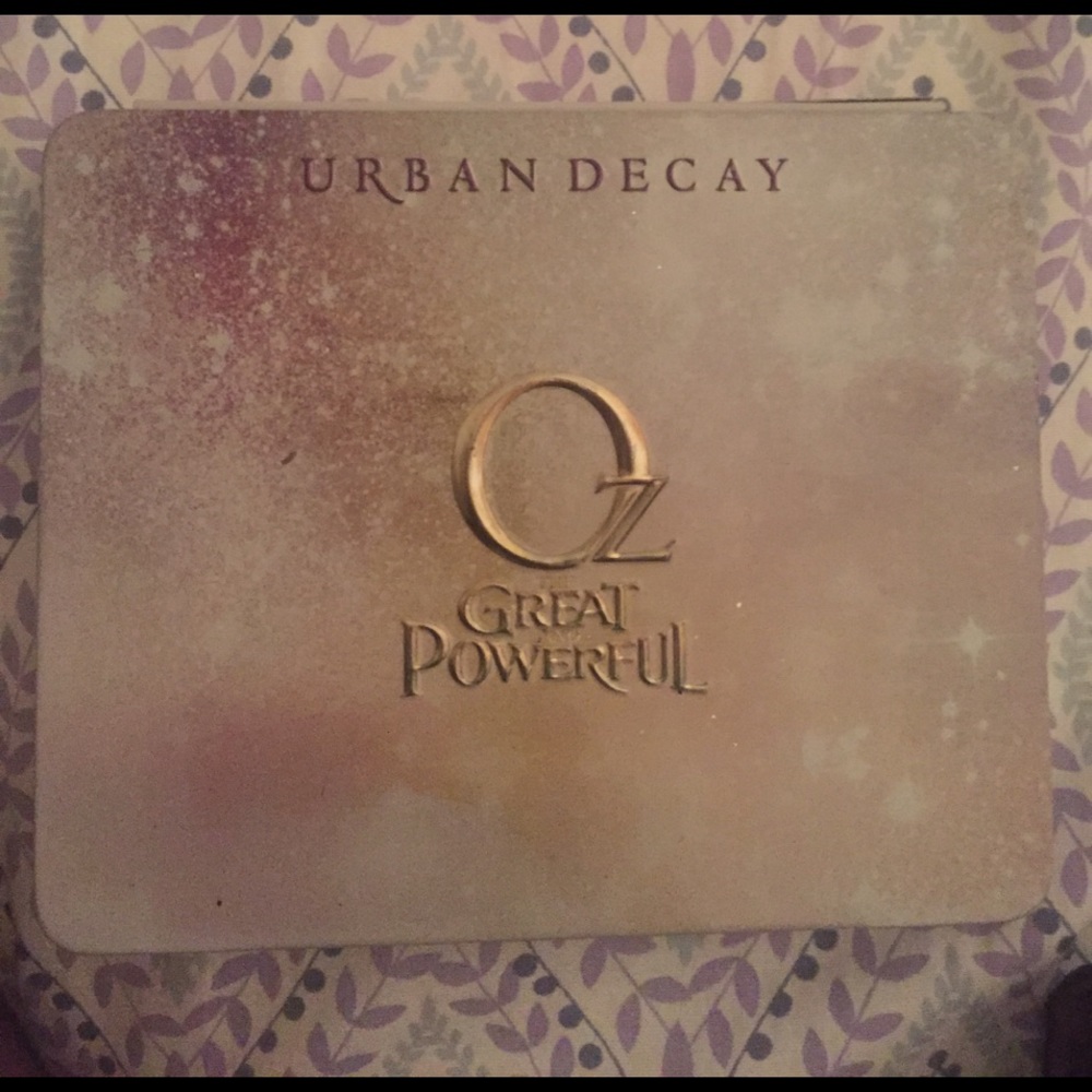 Urban Decay wizard of Oz palette!! 100% authentic