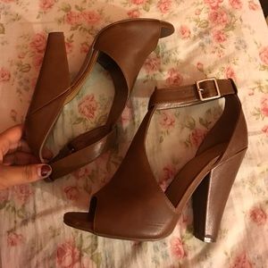 Brown leathery heels with strap