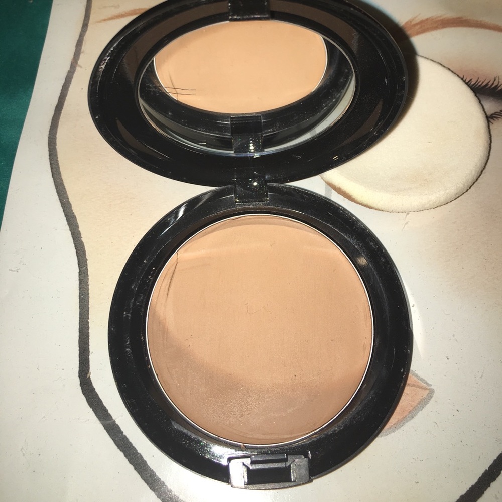Mac dark BB cream compact!