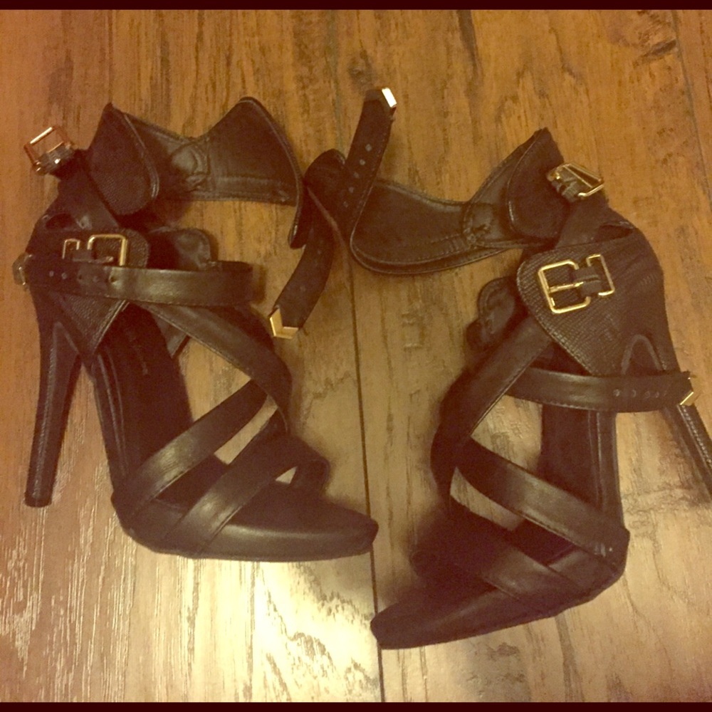 Black leather strap shoes