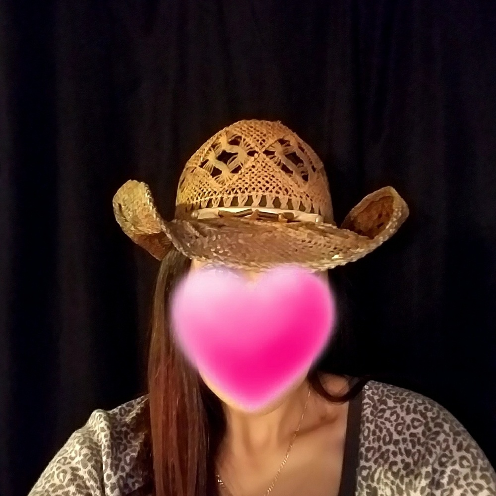 Straw like hat