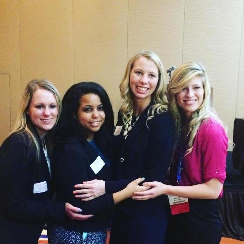 Meet your Posher, Lauren