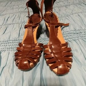 Vintage Vince camuto t strap sandals size 7.5