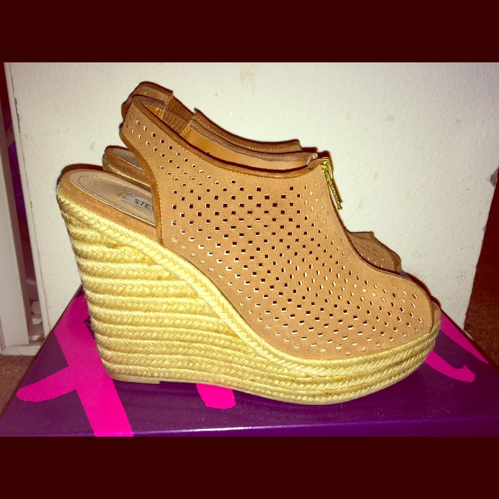 Steve Maden suede wedges!