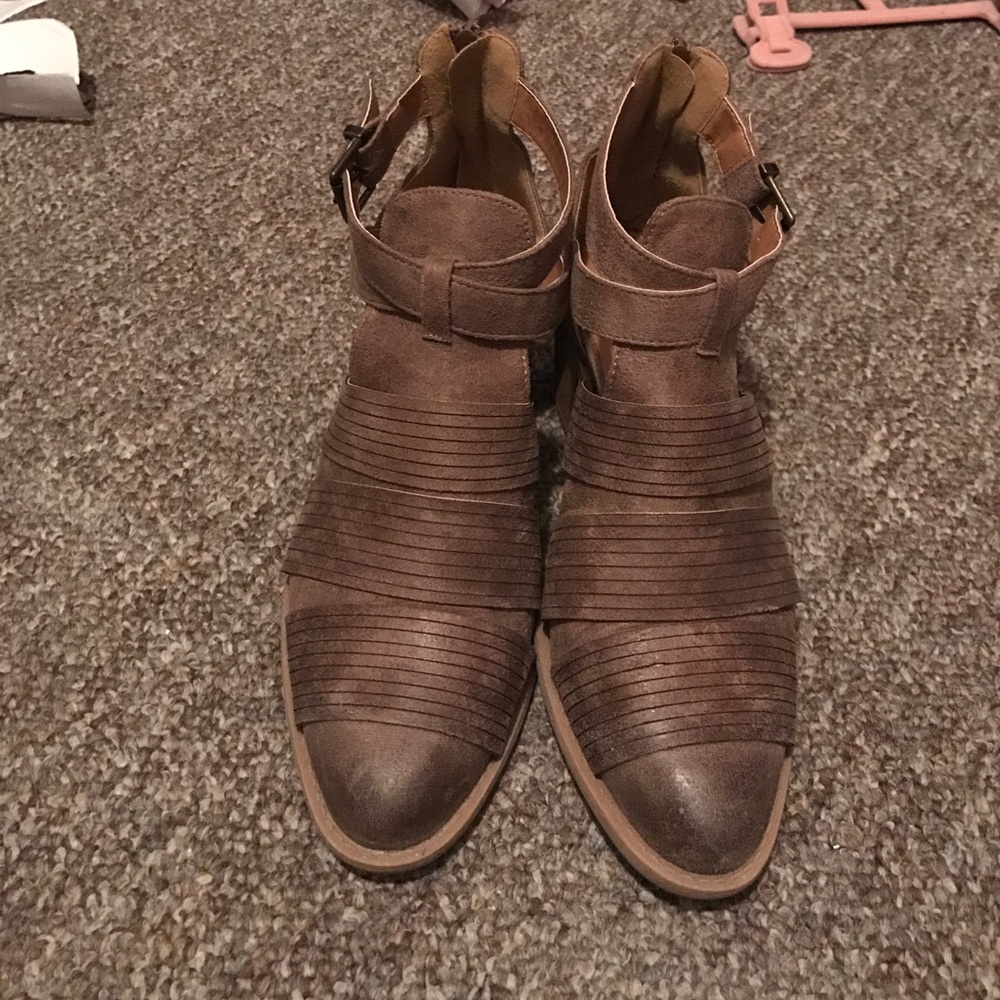 Heeled cut out booties