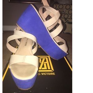 Pour La Victoire platform sandal.