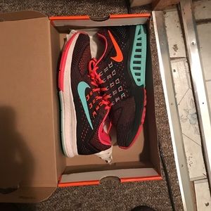 Authentic flynit Nike