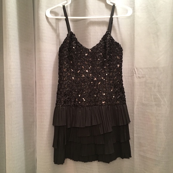 ✨LAST CALL! Bebe black sequin dress with ruffle - Picture 1 of 3