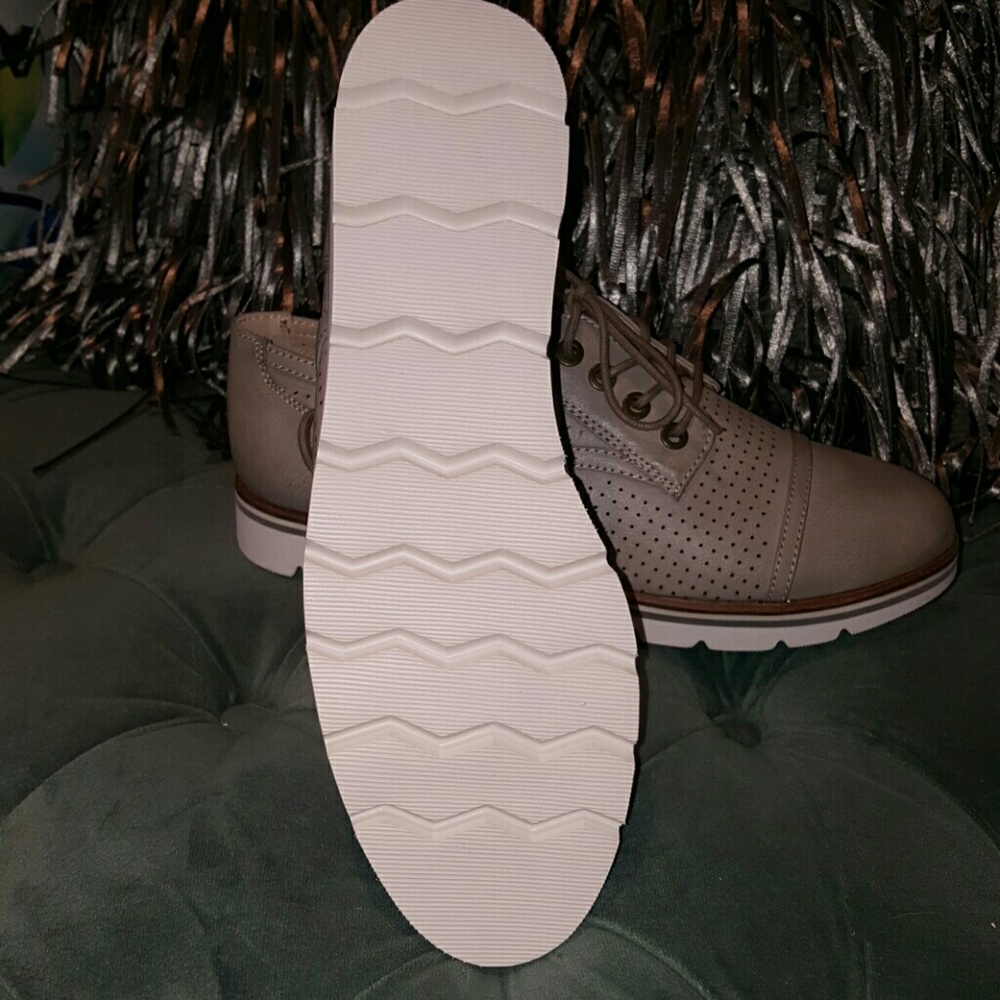 Oxfords- NWT Women's Distressed Grey - Picture 4 of 4