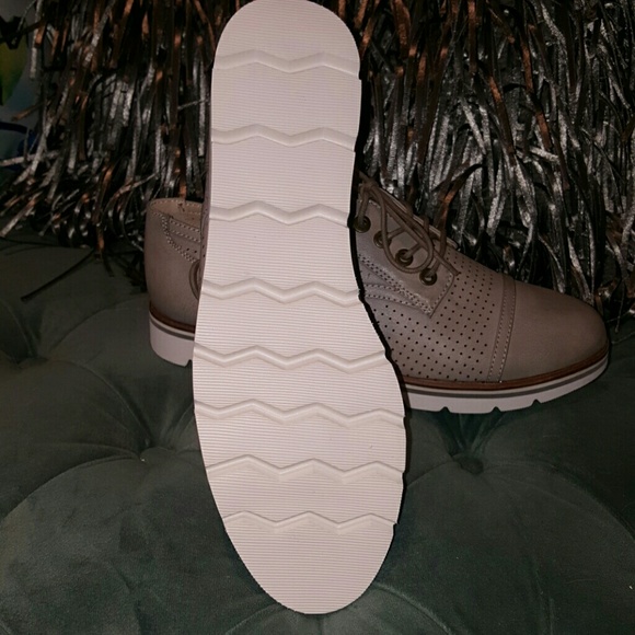 Oxfords- NWT Women's Distressed Grey - Picture 4 of 4