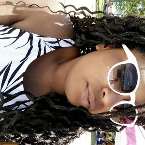Meet your Posher, Simone