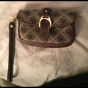 Dooney & Bourke wristlet